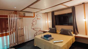 2 bedrooms, Egyptian cotton sheets, premium bedding, iron/ironing board