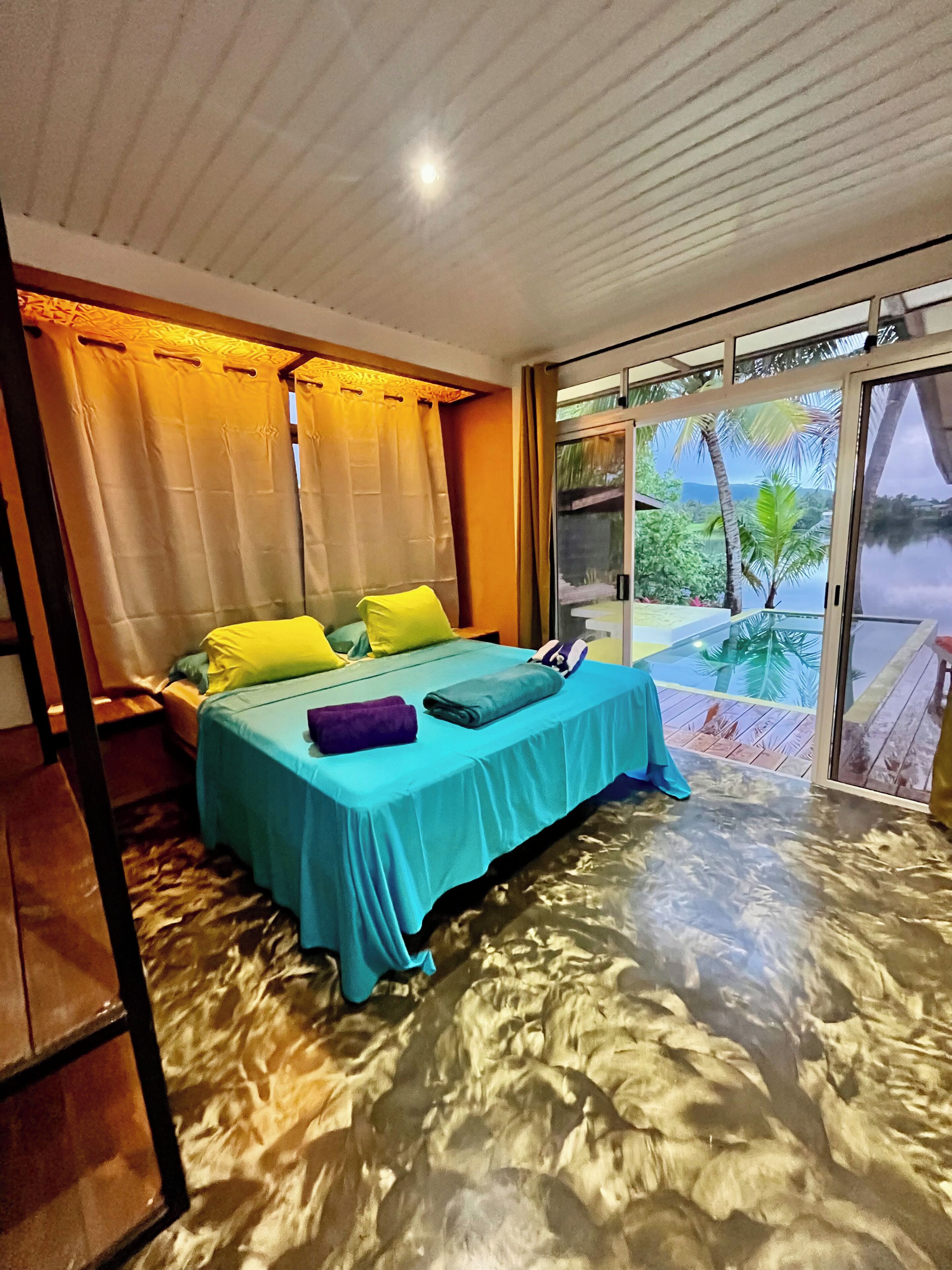 Biệt thự tiện nghi đơn giản, 3 phòng ngủ, hồ bơi riêng, quang cảnh eo biển | 2 phòng ngủ, bộ trải giường bằng vải cotton Ai Cập 