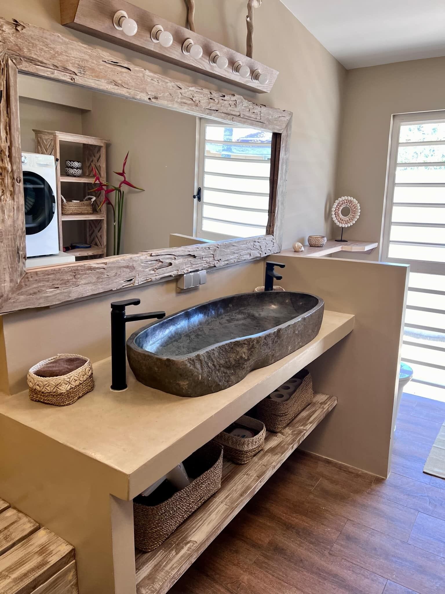 奢华别墅, 3 间卧室, 私人游泳池, 环礁湖景观 | 浴室 | 淋浴设施、免费洗浴用品、吹风机、毛巾