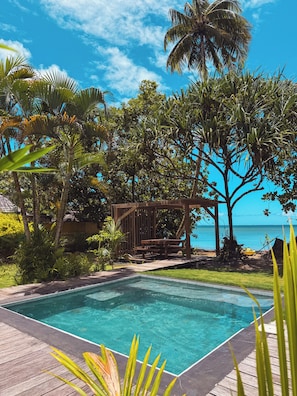 Vila tradicional, 2 quartos, piscina particular, vista para a praia | Terraço/pátio
