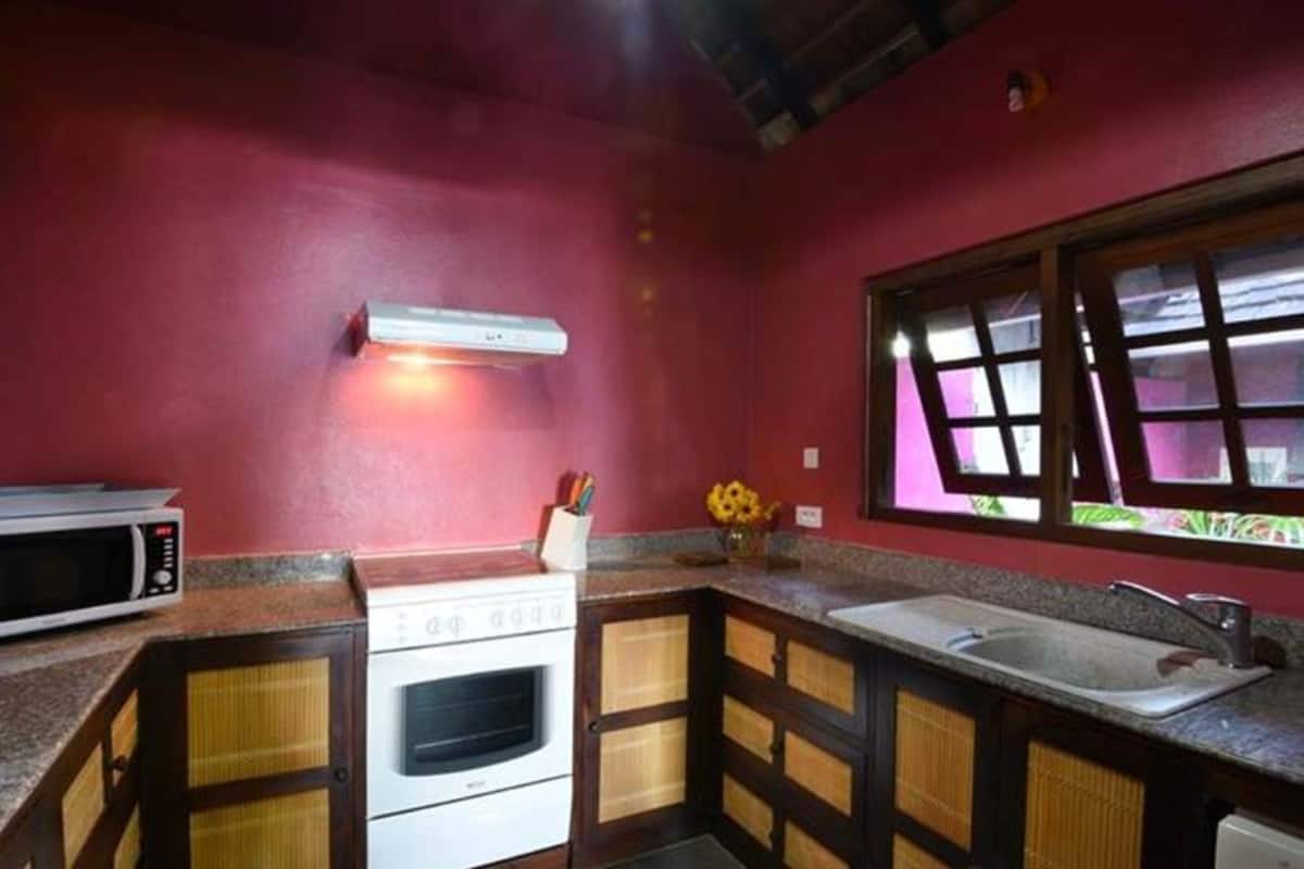 Traditional Villa, 2 Bedrooms, Private Pool, Beach View | Private kitchen