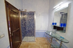 Apartment, 5 Bedrooms | Bathroom