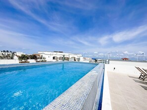 Apartment, Mehrere Betten (IN 21 Trendy Condo Free Wifi Mamitas ) | Pool | Außenpool, Pool auf dem Dach, Liegestühle