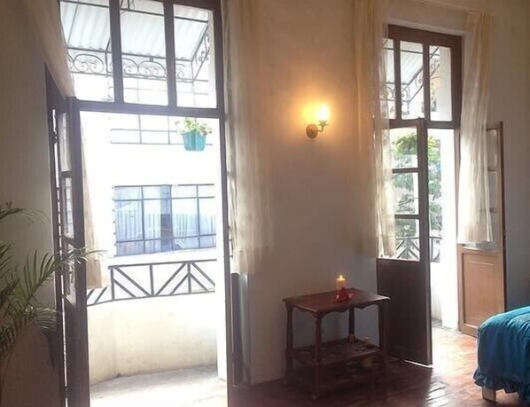 Iron/ironing board, free WiFi, bed sheets