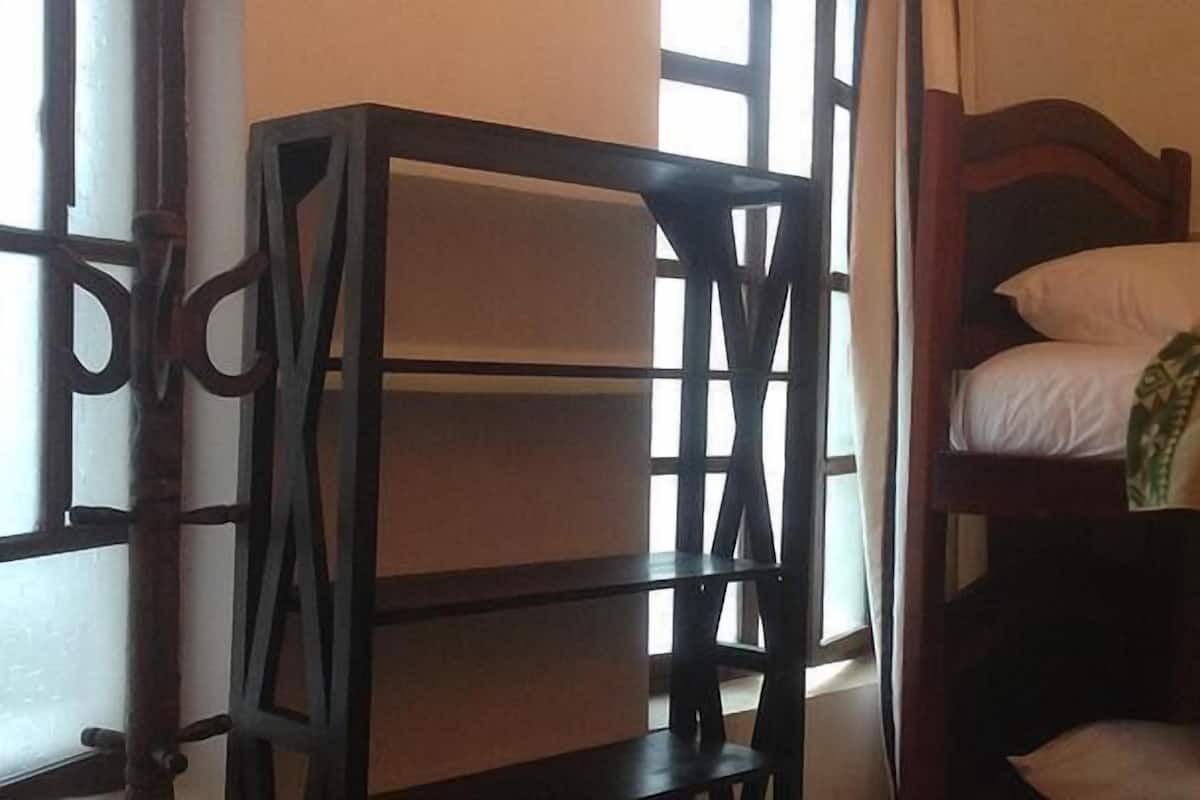Ferros/tábuas de passar roupa, Wi-Fi de cortesia, roupa de cama