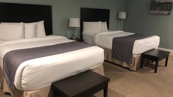Quarto standard, 2 camas Queen | Escrivaninha, camas extras/dobráveis, Wi-Fi de cortesia, roupa de cama