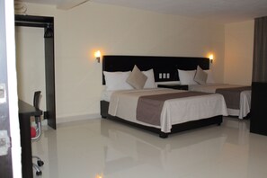 ファミリー ルーム 1 ベッドルーム | セーフティボックス (室内)、デスク、アイロン / アイロン台、WiFi (無料)