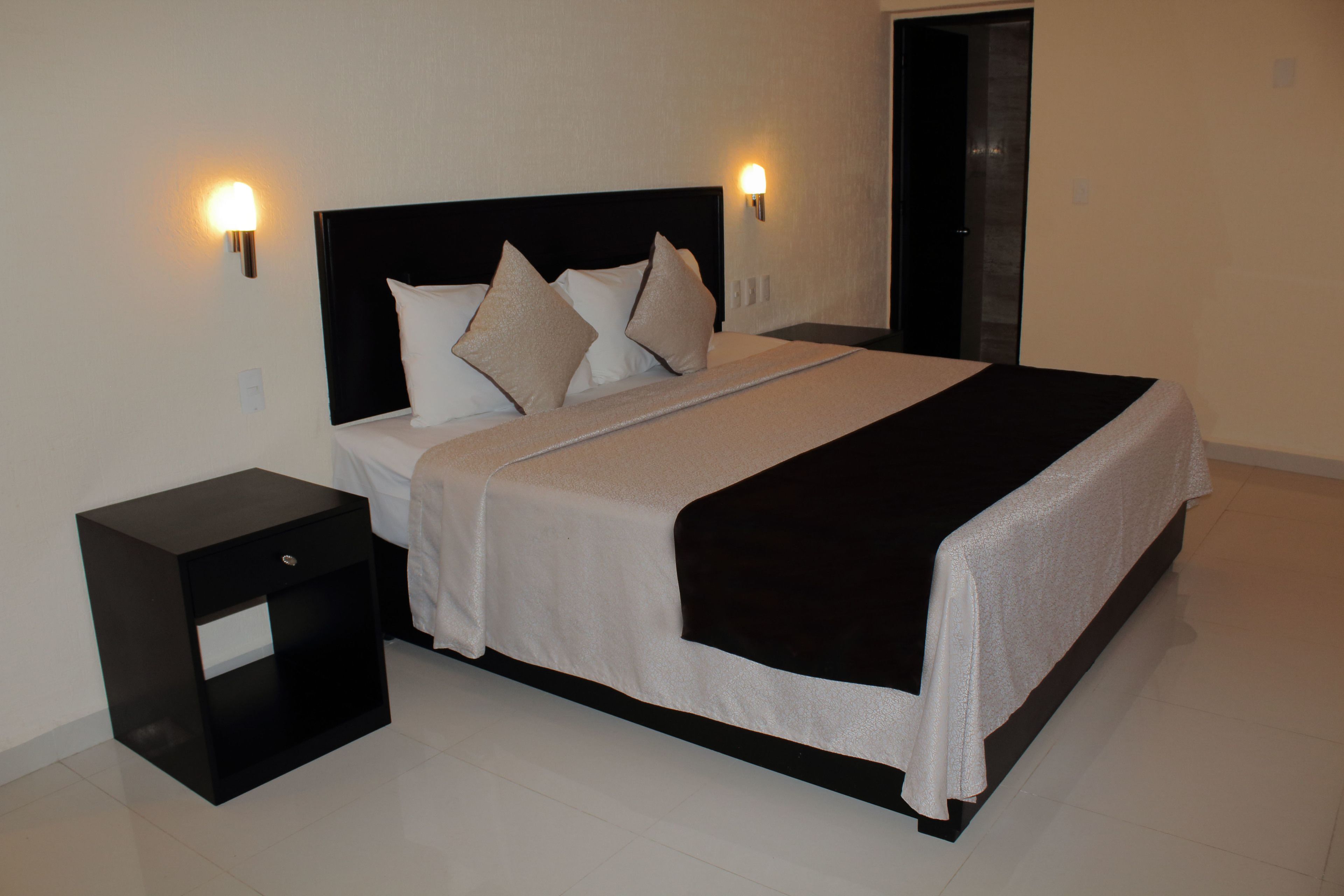 standard room, 1 bedroom | in-room safe, desk, iron/ironing board, free wifi