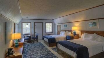 Meja, seterika/papan seterika, katil bayi/kot (surcaj)