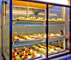 Buffet breakfast for a fee on weekends - Lake Tiak O Khata Resort (Louisville)