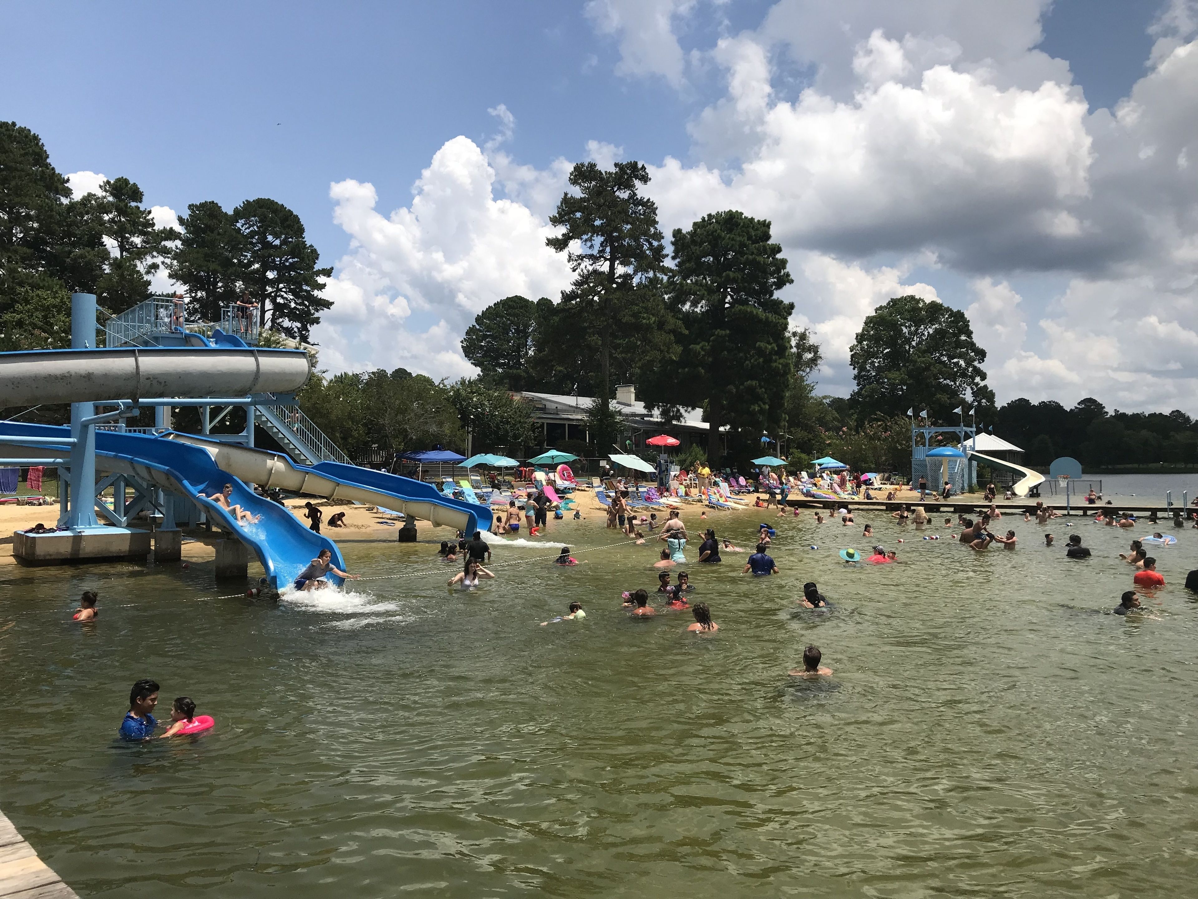 Di pantai, bola tampar pantai 