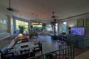 Lobby lounge - Lake Tiak O Khata Resort (Louisville)