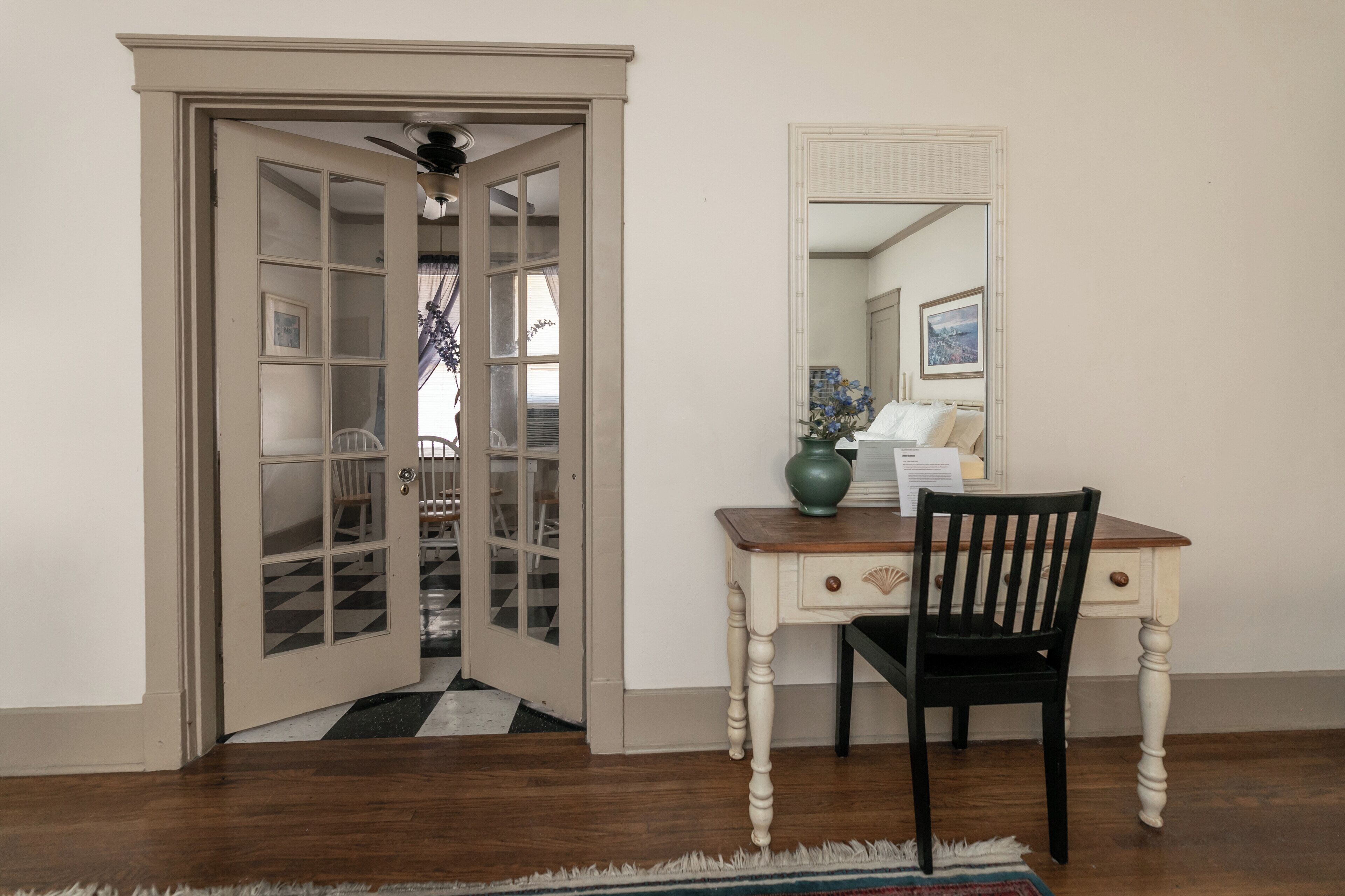 Deluxe Studio | Living area | 44-inch flat-screen TV with cable channels, TV, Hulu