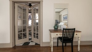 Appartement Deluxe, 1 chambre, balcon, côté jardin | Coin séjour
