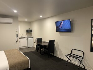 Studio | In-room safe, soundproofing, iron/ironing board, free WiFi -  Riverlea Motel (Gore)