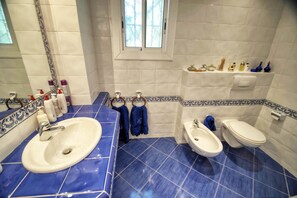 House, 3 Bedrooms, Sea View | Bathroom
