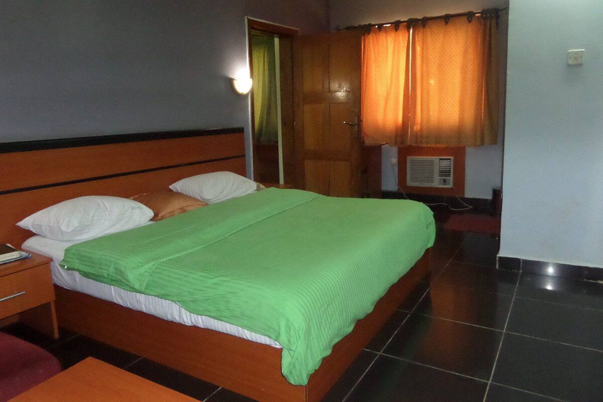 Quarto real, 1 cama de casal | Escrivaninha, Wi-Fi de cortesia