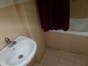 皇家客房, 1 张双人床 | 浴室 | 免费洗浴用品、毛巾