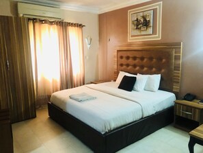 Deluxe Room | In-room safe, desk, free WiFi - Silver Grandeur Hotel (Lagos)