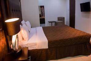 In-room safe, bed sheets - Villa Angelia Boutique Hotel, Ikoyi (Lagos)