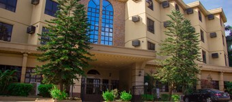 Dees Hotels, Apartments and Suites