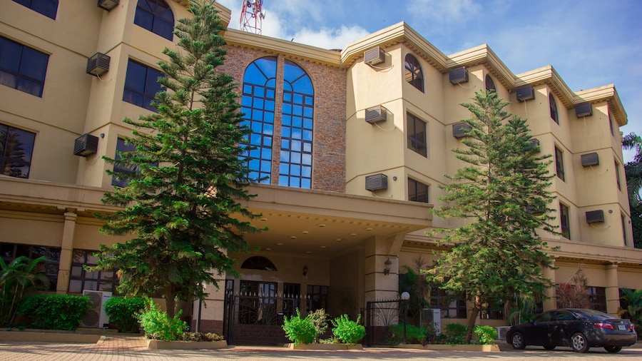 Dees Hotels, Apartments and Suites