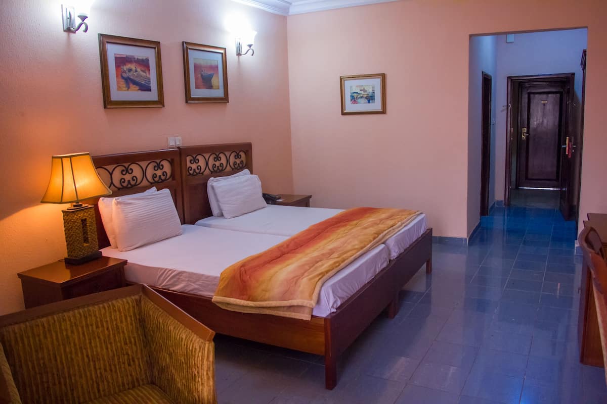 1 bedroom, desk, laptop workspace, bed sheets