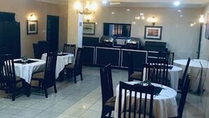 Restaurant - Dees Hotels, Apartments and Suites (Lagos)