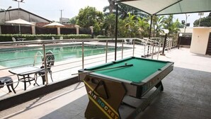 Poolside bar - Dees Hotels, Apartments and Suites (Lagos)