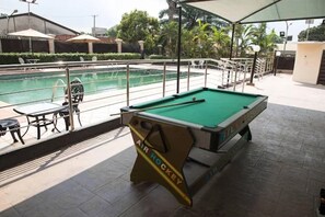 Bar ved bassenget