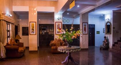 Dees Hotels, Apartments and Suites