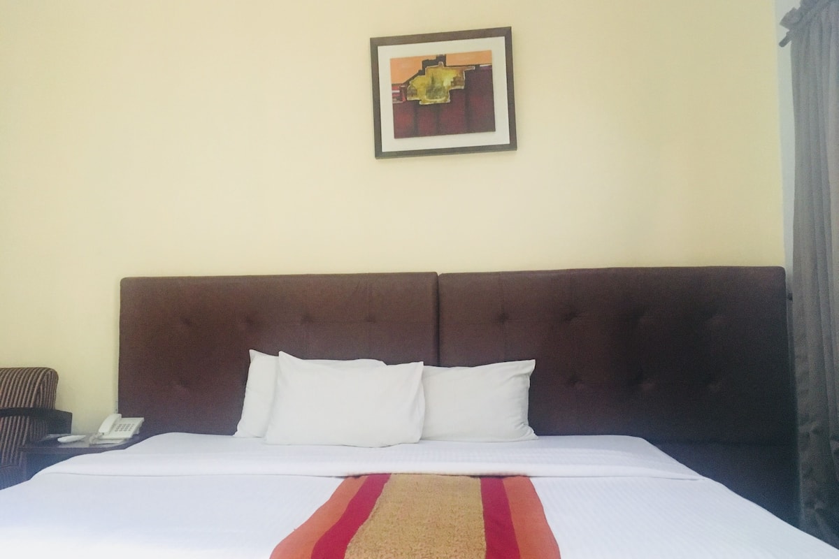 Deluxe Pool View | Meja, ruang kerja komputer riba, Wi-fi percuma, cadar katil