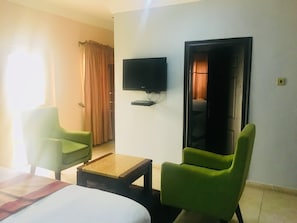 Queen Suite | Desk, laptop workspace, free WiFi, bed sheets - Whitehouse Hotels & Conference Centre (Lagos)