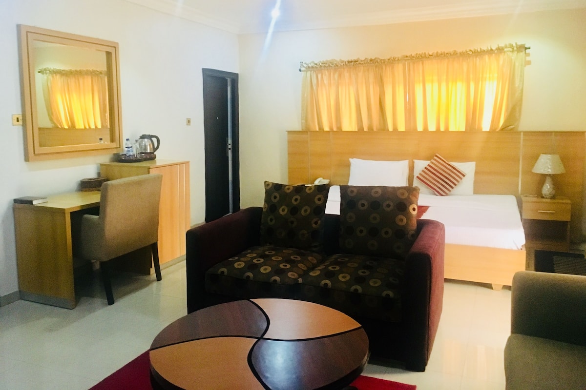Executive Suite | Meja, ruang kerja komputer riba, Wi-fi percuma, cadar katil
