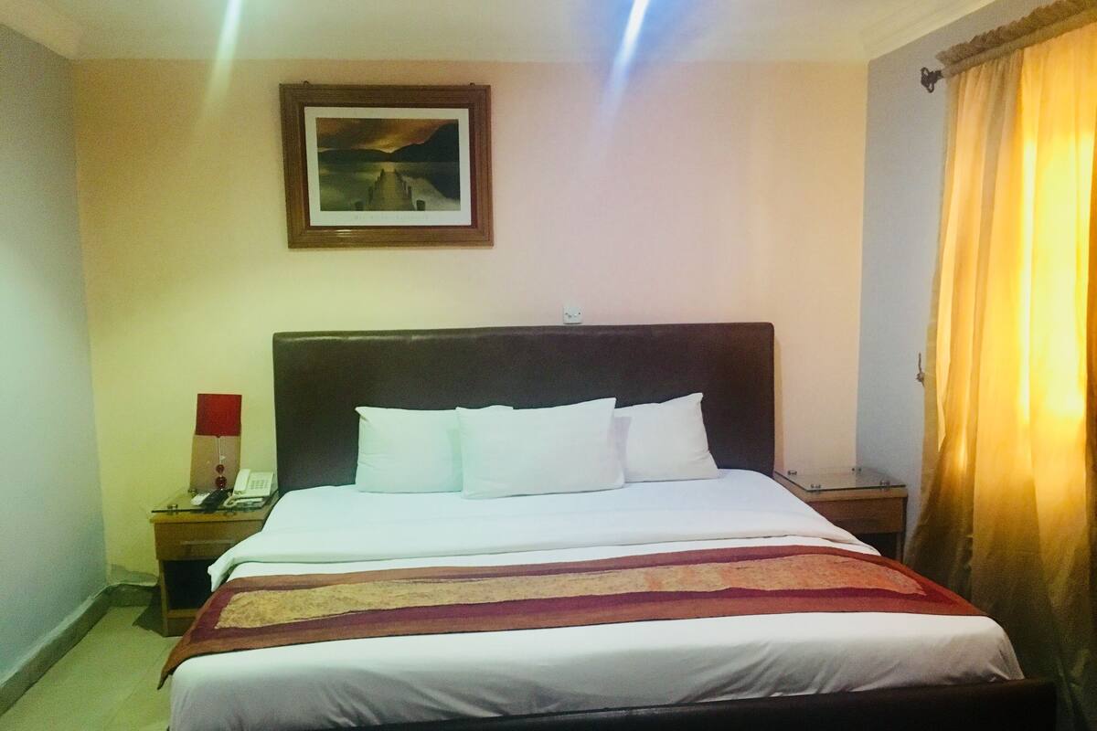 Business Pool View | Meja, ruang kerja komputer riba, Wi-fi percuma, cadar katil