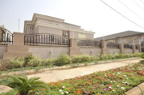 Exterior - Sheer Luxury Apartments & Suites (Abuja)