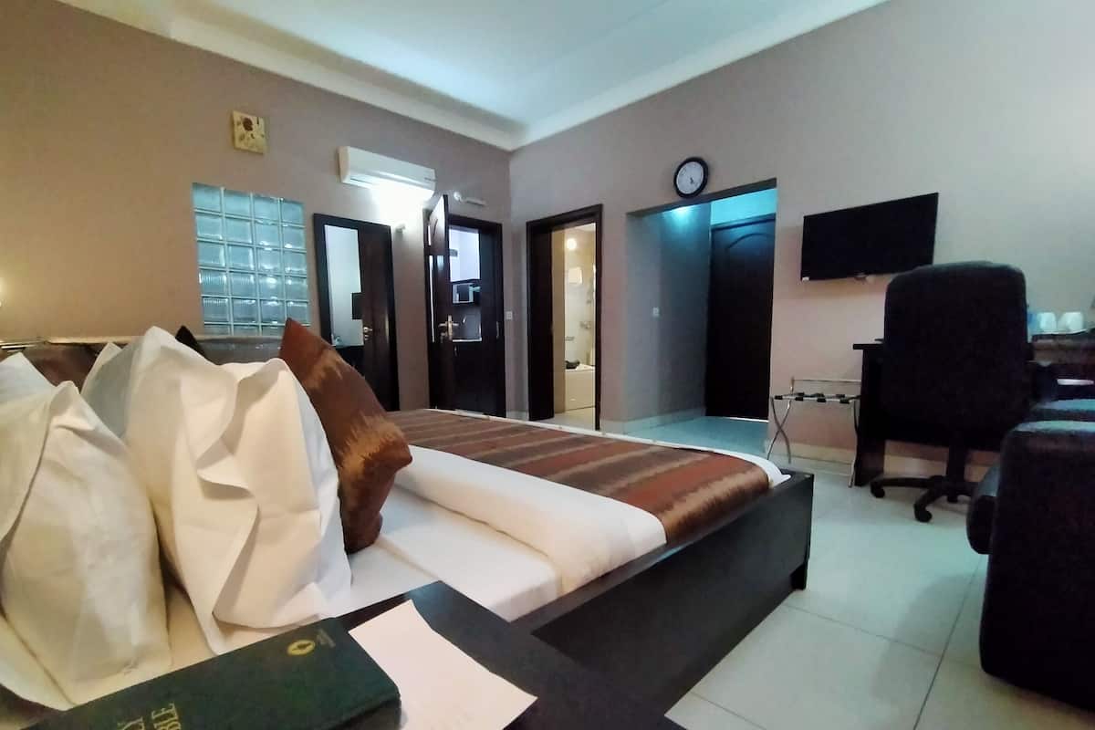 Appartement | 1 chambre, coffres-forts dans les chambres, bureau