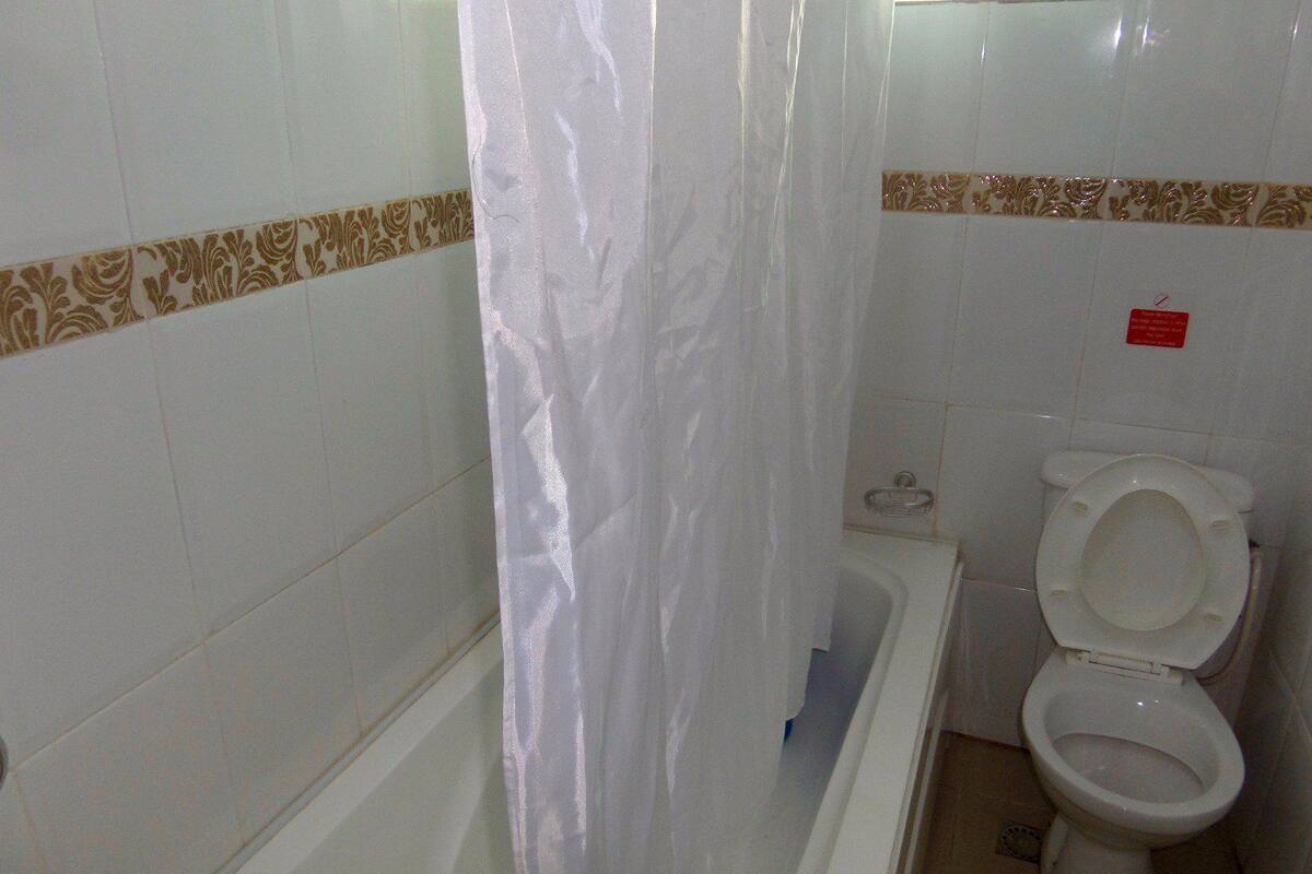 Standard Room, 1 Double Bed | Bathroom | Towels