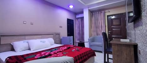 Royal Room, 1 Queen Bed | Free WiFi, bed sheets