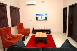 32-inch LCD TV with cable channels, TV - Wendo Court Apartments (Lekki)