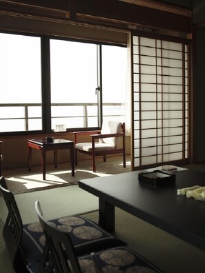 Caja de seguridad en la habitación y wifi gratis