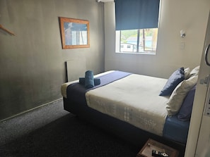 King Room - Piwaka Lodge and Backpackers (Picton)