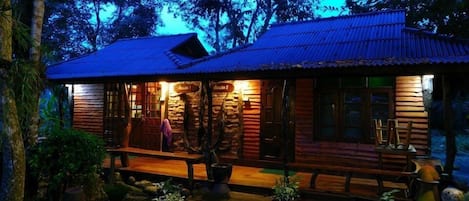 Family | Desk, rollaway beds, free WiFi