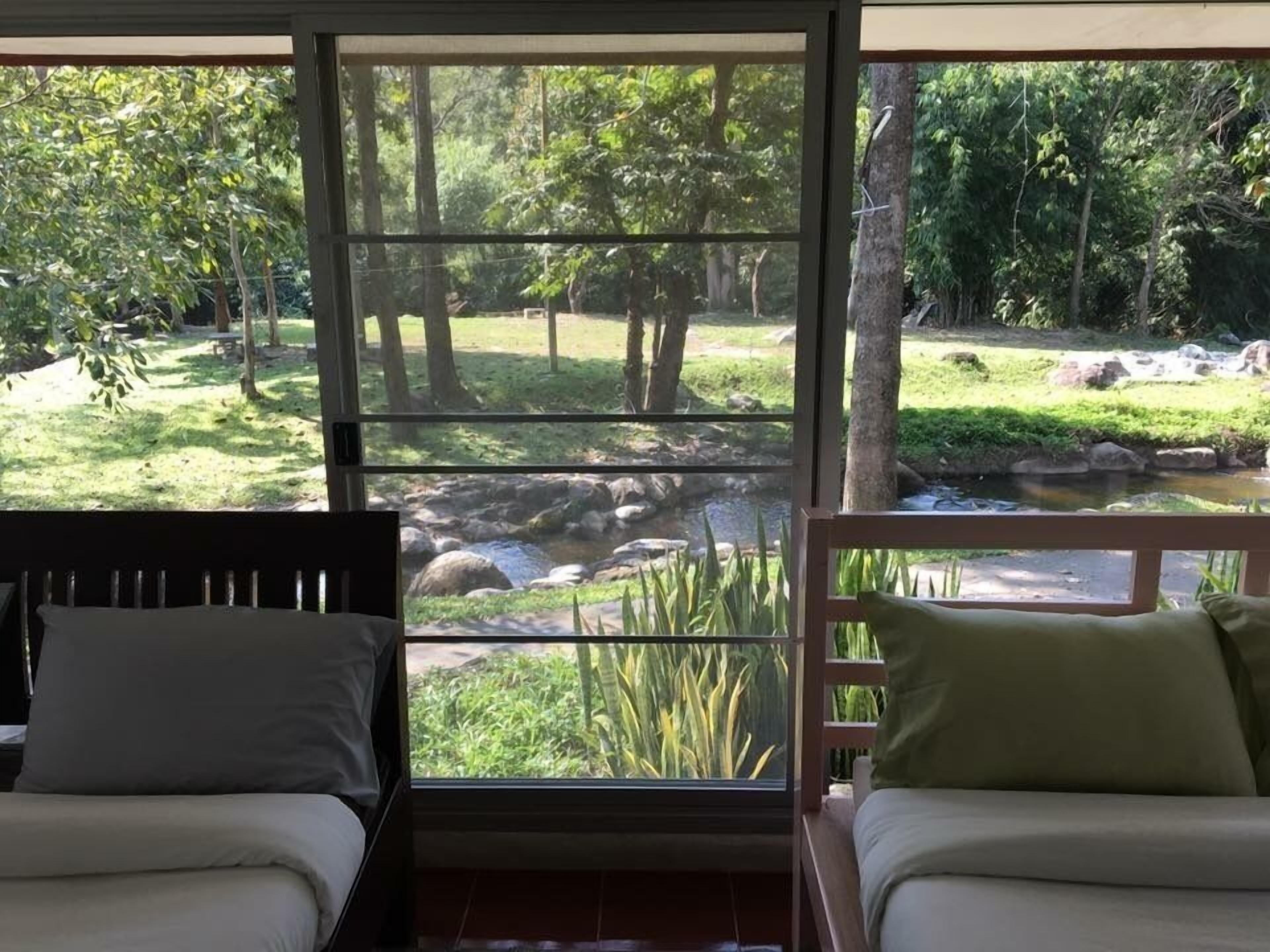 Baan Aueng Phueng  | Työpöytä, lisävuoteet, ilmainen Wi-Fi