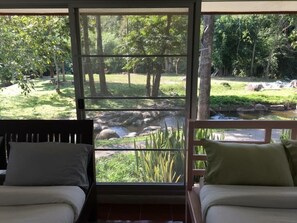 Baan Aueng Phueng | 책상, 간이 침대, 무료 WiFi