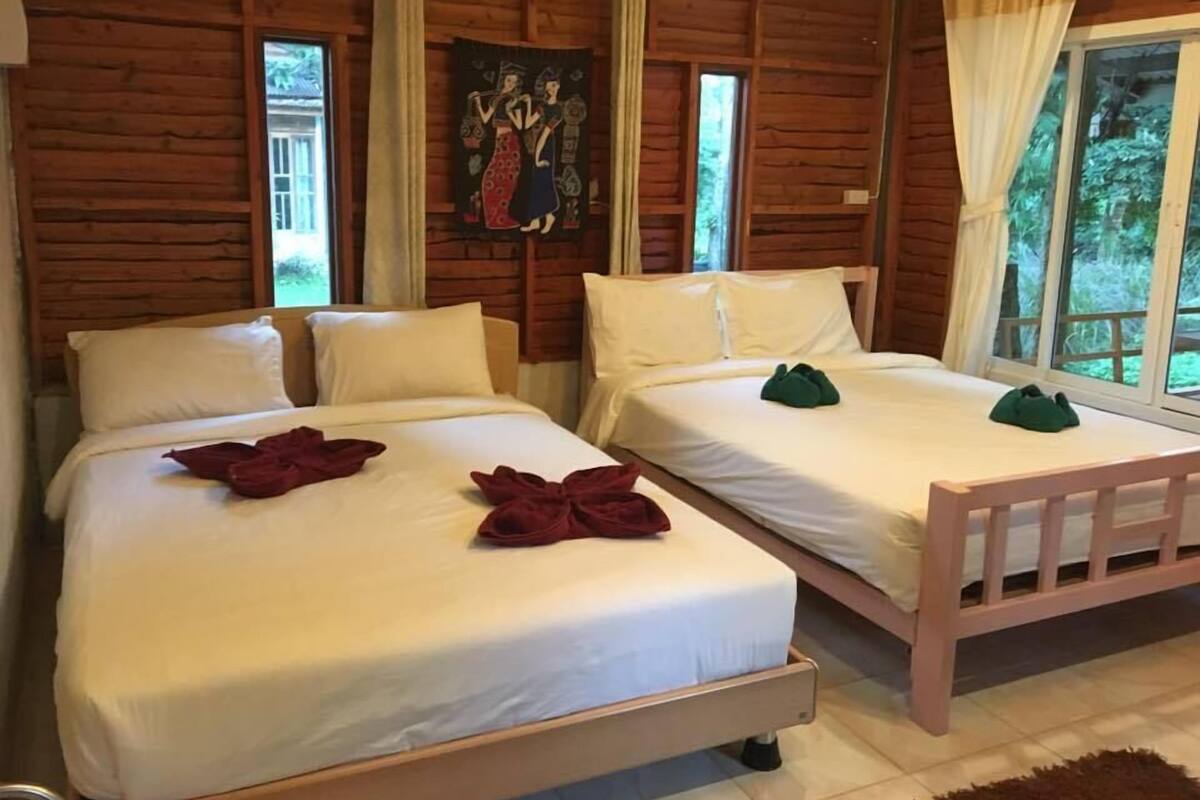 Baan Wai Glieow Ngern | Een bureau, extra bedden, gratis wifi