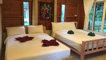 Baan Wai Glieow Ngern | Desk, rollaway beds, free WiFi
