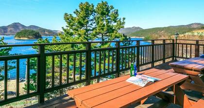 Tongyeong Beach Castle Hotel