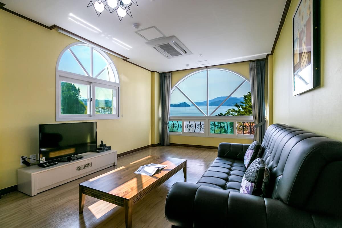 Habitación, vista al mar (Korean Ondol) | Ropa de cama de alta calidad y wifi gratis