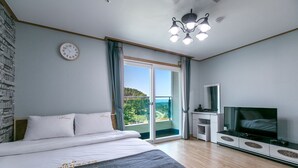Standard Double Room - Tongyeong Beach Castle Hotel (Tongyeong)